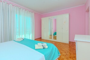 7 chambres, fer et planche Ă repasser, Wi-Fi gratuit, draps fournis