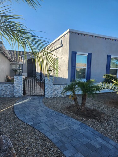 Modern Apartment Located in the Beautiful Groves Area