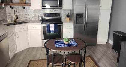 Modern Apartment Located in the Beautiful Groves Area
