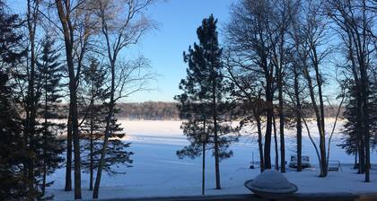 Peaceful home on quiet lake – year round fun!