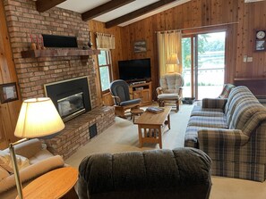 TV, fireplace, DVD player, books