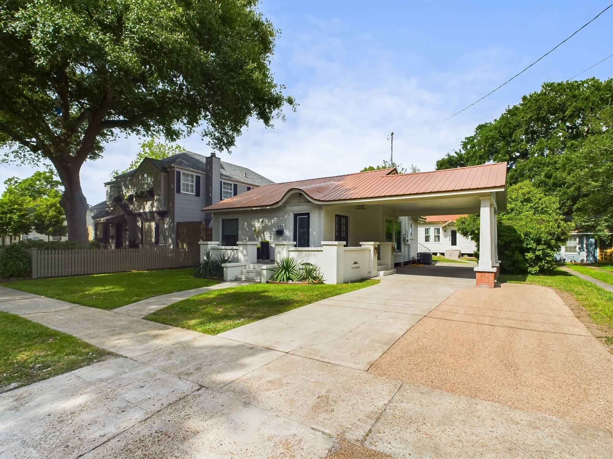 Evangeline House! Beautifully remodeled & Super Close to Downtown