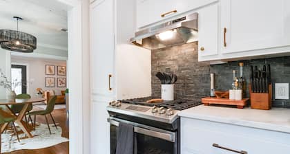 Evangeline House! Beautifully remodeled & Super Close to Downtown