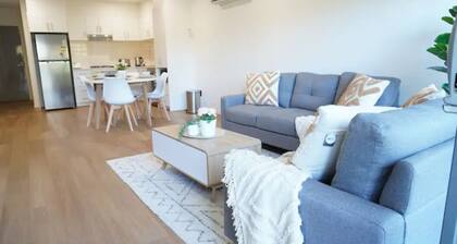 ViQi Apartment 2 min from centre with premium Netflix & prime Amazon,75 inch Tv