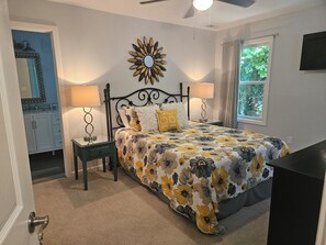 3 bedrooms, iron/ironing board, WiFi - Last of July dates still available, 10% off! Best sunsets! (Lower Township)