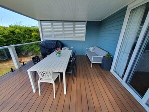Outdoor dining - Located between picturesque Lake Illawarra and Windang beach (Windang)
