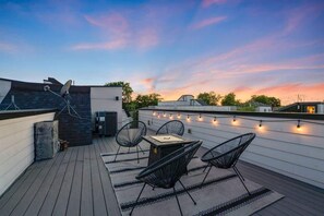 Outdoor dining - Group Stay • 2 Nashville Homes • Sleeps 15 (Nashville)