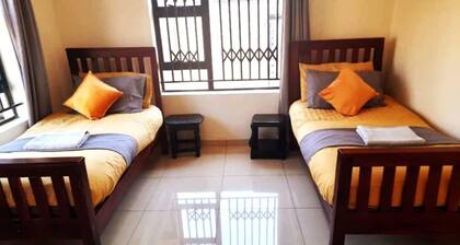 ManaComfy - 14Bed House - 4 Baths - Victoria Falls