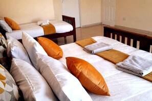 4 bedrooms, WiFi, bed sheets, wheelchair access - ManaComfy - 14Bed House - 4 Baths - Victoria Falls (Victoria Falls)