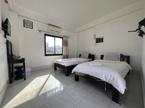 Habitación estándar con 1 cama matrimonial o 2 individuales | Escritorio, insonorización y wifi gratis 