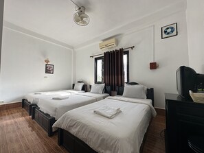 Standard Triple Room | Desk, soundproofing, free WiFi - VangVieng Santara Hotel (Vang Vieng)