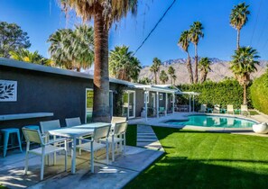 Outdoor pool - Palm Springs Private Oasis home, with salt water pool! (Palm Springs)