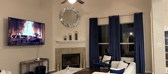 Luxurious home just minutes away from Sea World and Fiesta Texas!