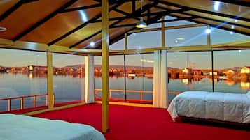 Panoramic Cabin | Individually decorated, bed sheets