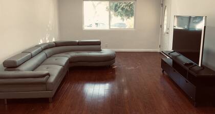 Cozy 2bd/1ba apartment Convenient and close to DTLA