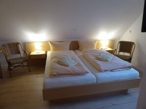 3 bedrooms, iron/ironing board, WiFi