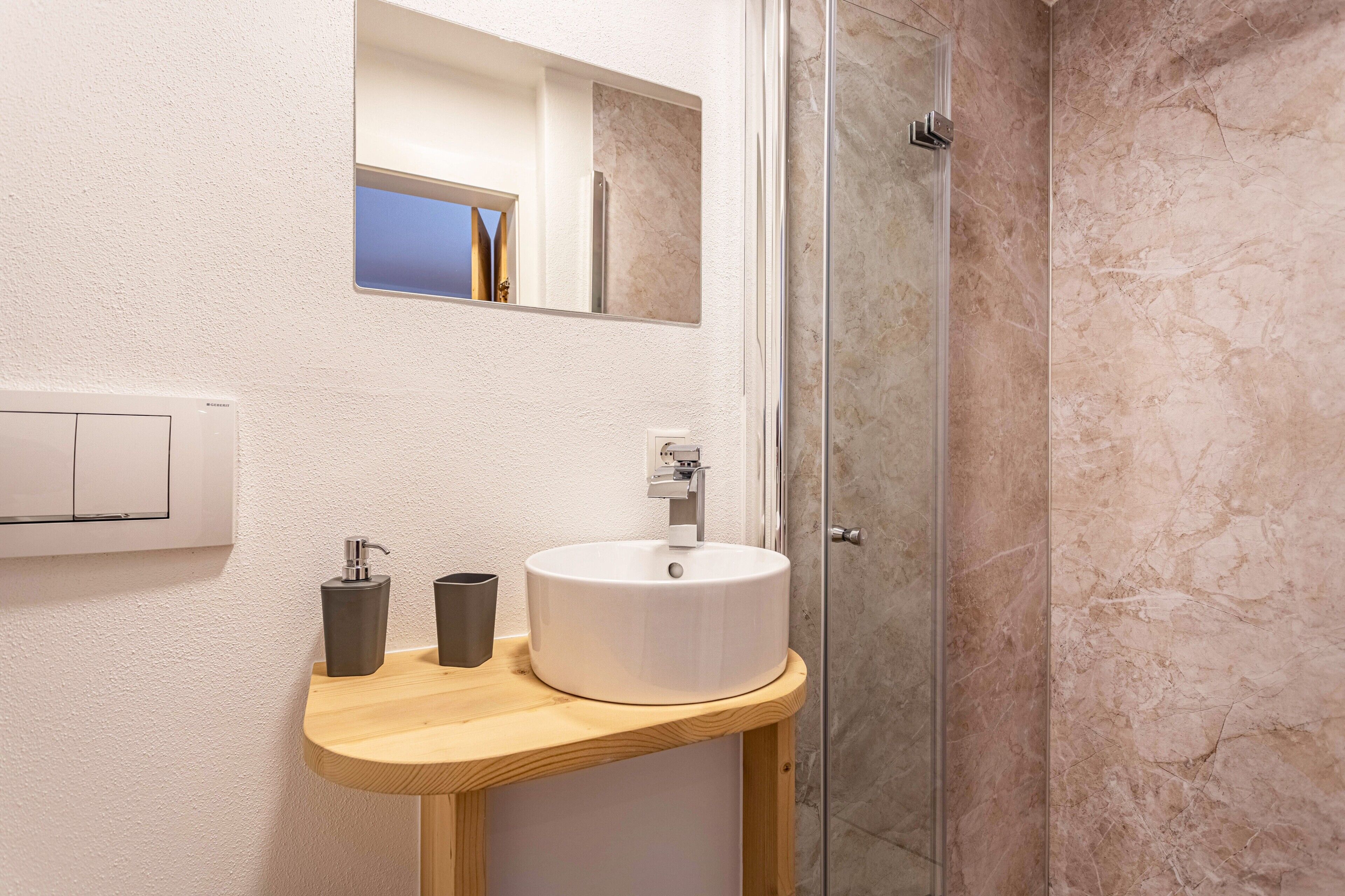 Dusche, Haartrockner, Handtücher