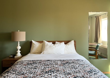 Standard Room, 1 Queen Bed, Non Smoking | Premium bedding, iron/ironing board, free WiFi, bed sheets. The Trail Inn - Sutton, Nebraska - US-6 HWY