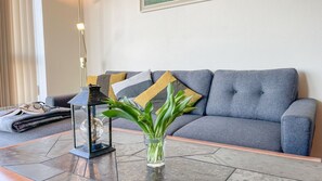 Unclassified image, 2 of 21, button