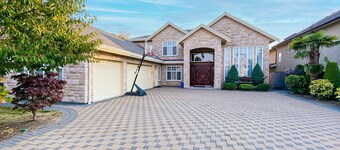 Cozy King Sized Private Entrance Suite 15 min from YVR and self check in