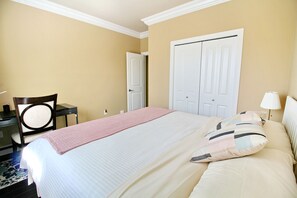 A bedroom with a bed, a chair, a desk, and a wardrobe. - Cozy King Sized Private Entrance Suite 15 min from YVR and self check in (Richmond)