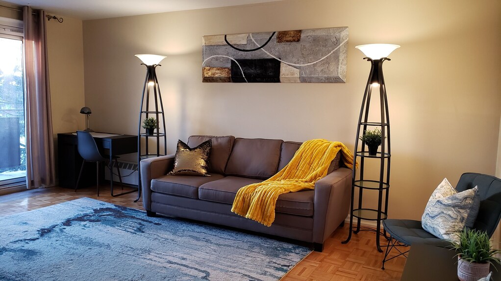 Bright 2 Br W/king Bed, Wifi, Netflix, Parking - Kitchener