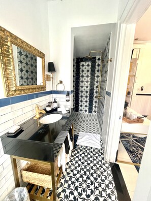 Exclusive-Zimmer | Badezimmer | Dusche, Haartrockner, Bademäntel, Handtücher