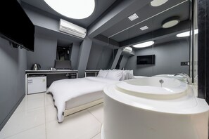 Habitación doble estándar | Minibar, insonorización, wifi gratis y ropa de cama 