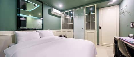 Deluxe Double Room | Minibar, soundproofing, free WiFi, bed sheets