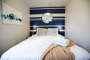 3 habitaciones, escritorio, tabla de planchar con plancha y wifi gratis 