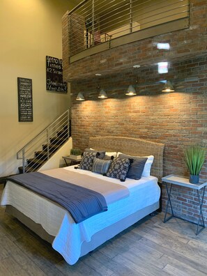 3 bedrooms, desk, iron/ironing board, WiFi