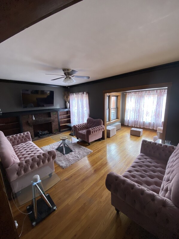 Smart TV, fireplace, books