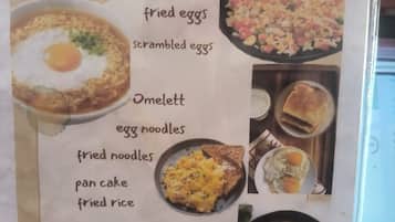Tägliches inbegriffenes Frühstück zur Selbstbedienung