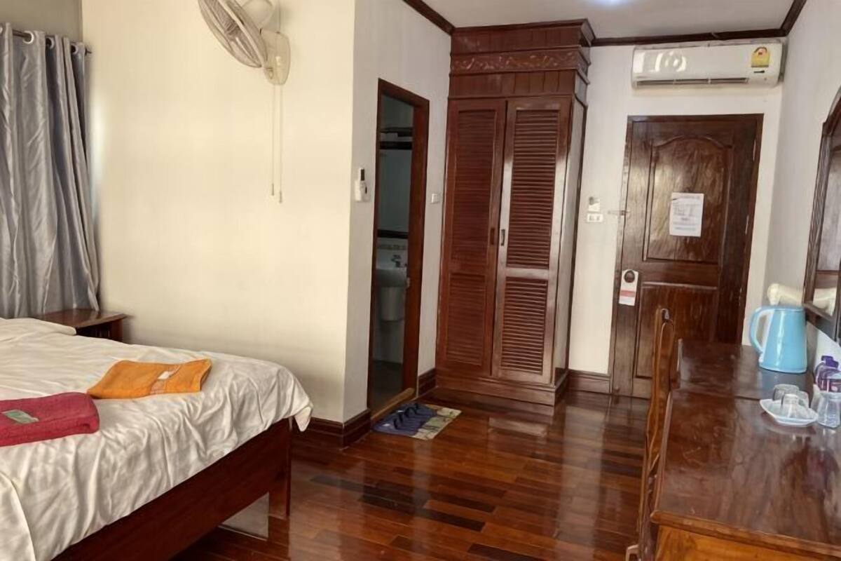 Individually furnished, desk, blackout drapes, free WiFi