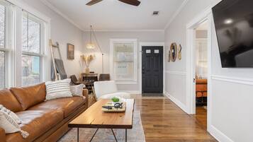 Smart TV, computer monitors