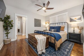 3 bedrooms, desk, iron/ironing board, travel crib