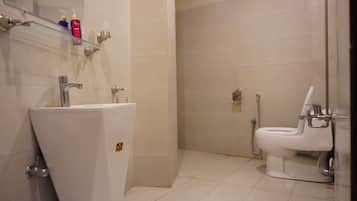 Premium Room | Bathroom | Slippers