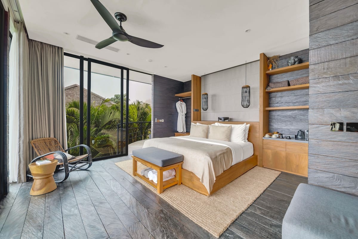 Studio Cabin | เครื่องนอนระดับพรีเมียม, เตียงพร้อมฟูกเสริมที่นอน, มินิบาร์