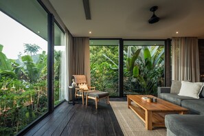 尊荣小屋, 热水浴缸, 山谷景观 | 起居区