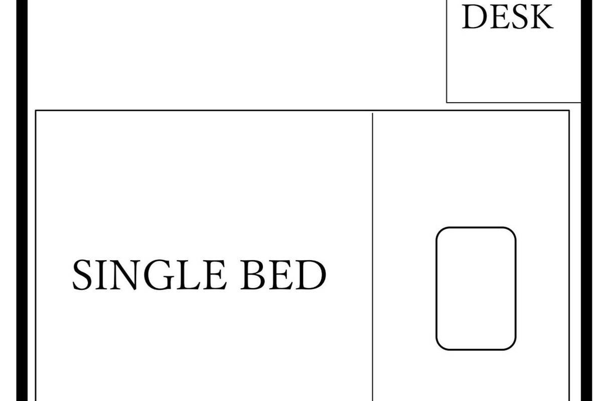 Plan d’un étage d’une chambre d’hôtel comprenant un lit simple, un bureau, une télévision, une salle de douche, une salle de bain avec un lavabo, des toilettes, un lave-linge, une cuisine, un four à micro-ondes et un placard.
