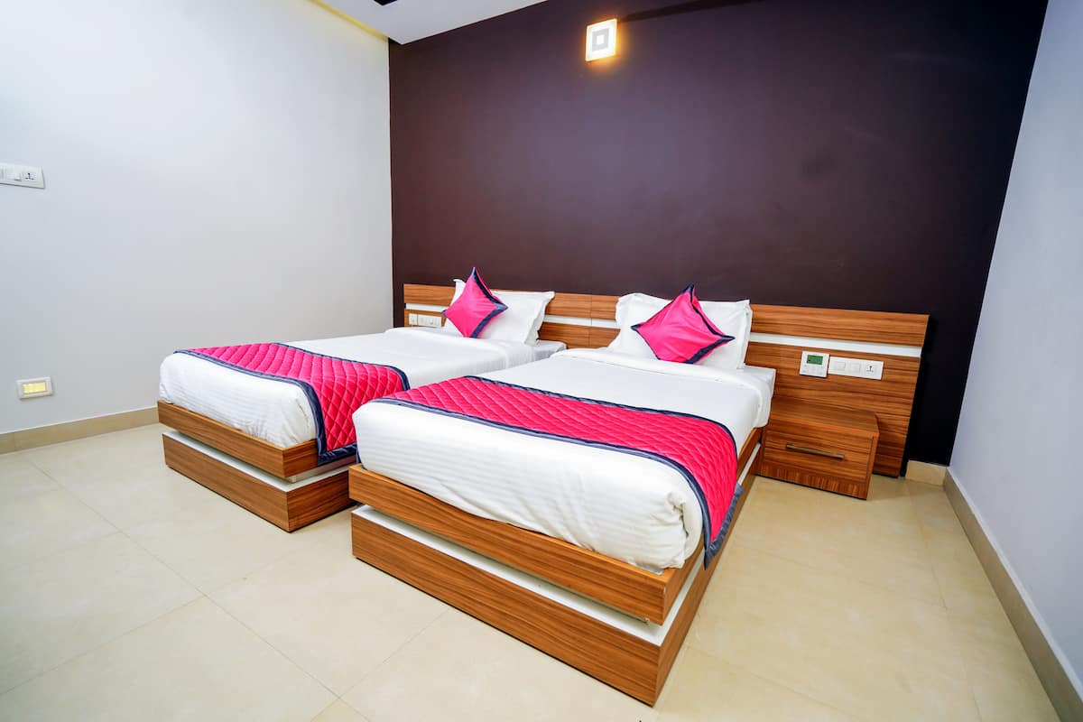 Superior Double Room | 1 bedroom, in-room safe, free WiFi, bed sheets