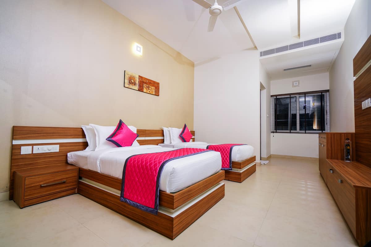 Superior Double Room | 1 bedroom, in-room safe, free WiFi, bed sheets
