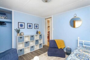 3 habitaciones, tabla de planchar con plancha, wifi y ropa de cama 