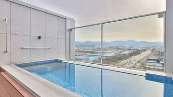 ألحفة محشوة بالريش وبديكورات فريدة لكل غرفة وطراز فريد لكل وحدة