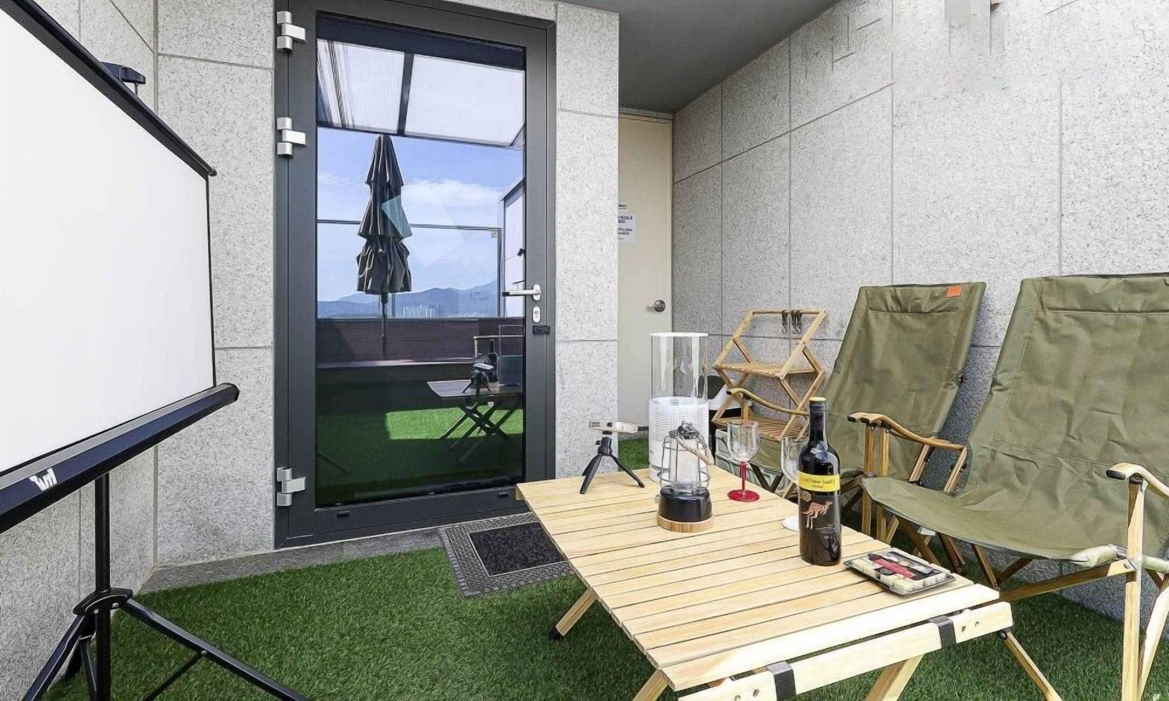 Signature Double rooftop | Down comforters, individually decorated, individually furnished