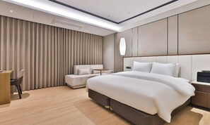 프리미엄 더블룸 | 오리/거위털 이불, 각각 다른 스타일의 인테리어, 각각 다르게 가구 비치, 무료 WiFi