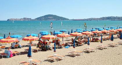 Dinky Home Air-conditioned penthouse with sea view terrace