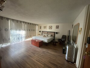 3 slaapkamers, een strijkplank/strijkijzer, reisbedje, gratis wifi