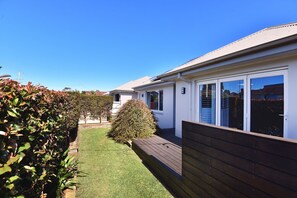 Comfort House, 2 Bedrooms, Non Smoking, Mountain View | Terrace/patio - Point Bulli (Bulli)