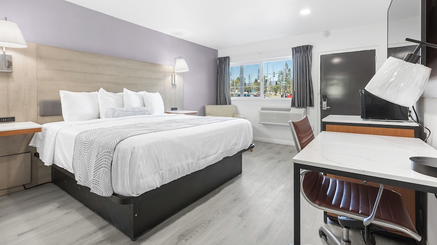 Inland Inn & Suites